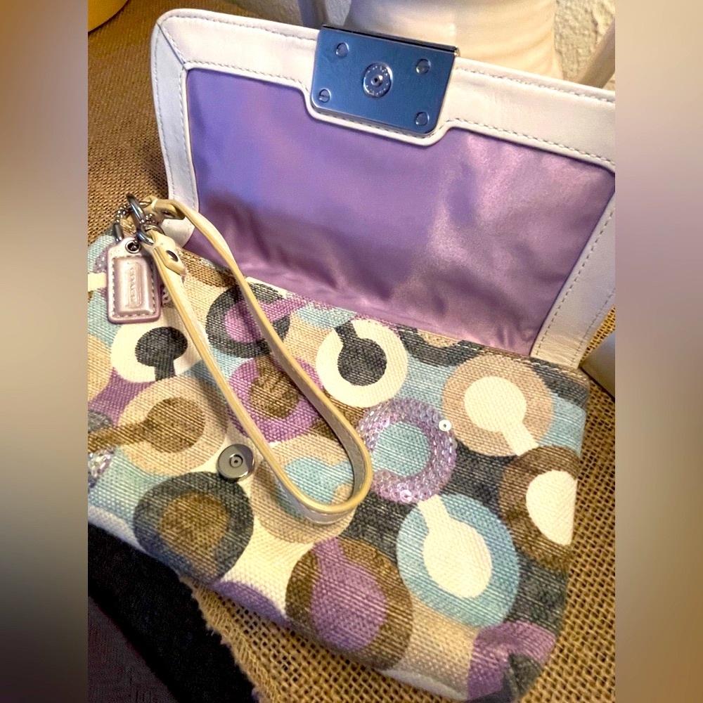 Coach wristlet - Picture 2 of 11